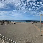 Enjoy A Sunny With Pool Next To The Sea アデヘ