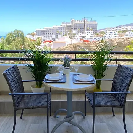 Enjoy A Sunny With Pool Next To The Sea Apartment *